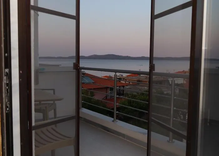 Molon Lave * Nea Roda