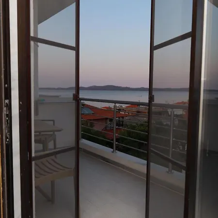 Molon Lave * Néa Róda