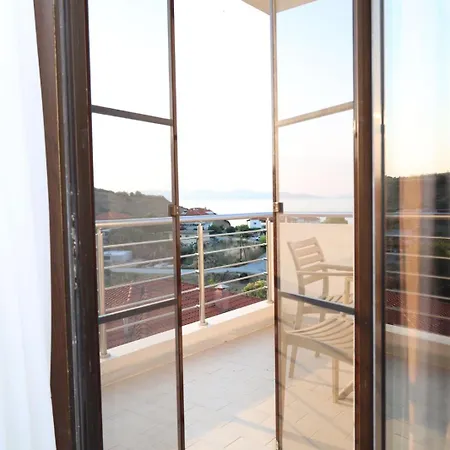 Molon Lave Szálloda *